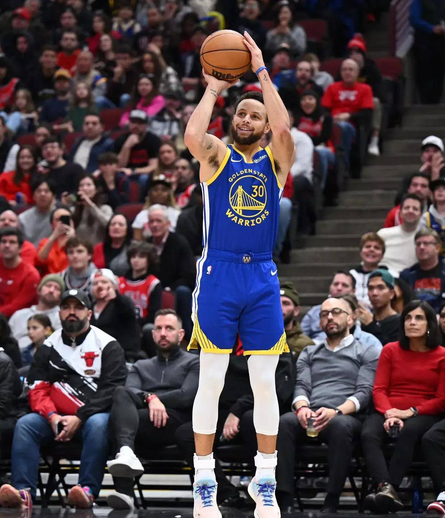 他不仅依靠 他不仅依靠